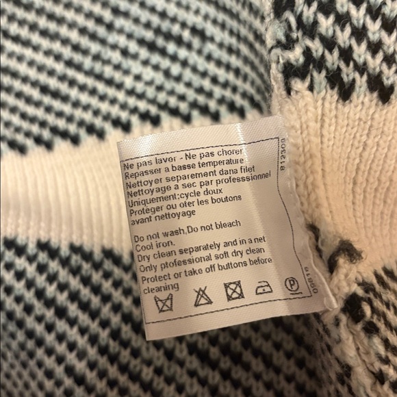 Chanel - Picture 16 of 17